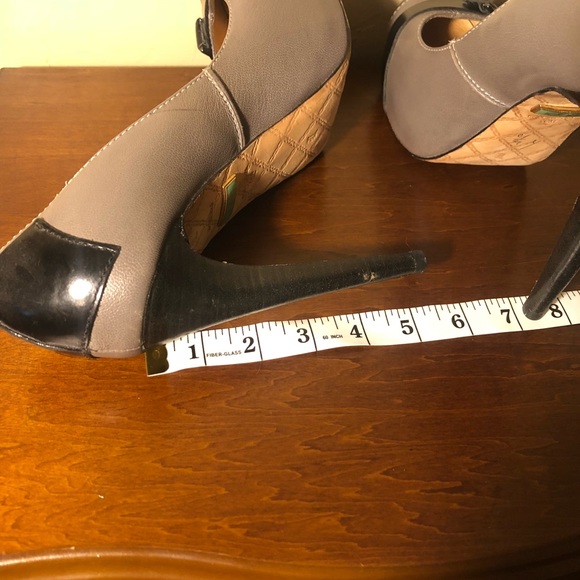 L.a.m.b grey and black Heels - Picture 8 of 8